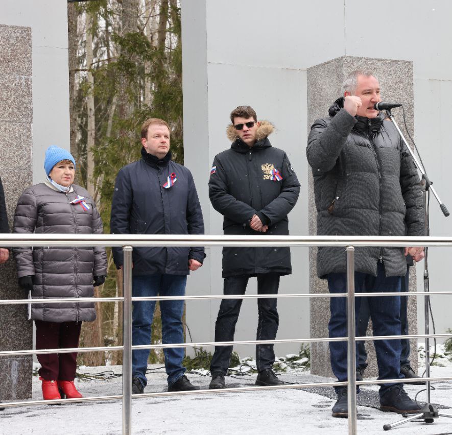 «Юрий Гагарин жив и ведет в бой Армию России». Дмитрий Рогозин побывал во Владимирской области