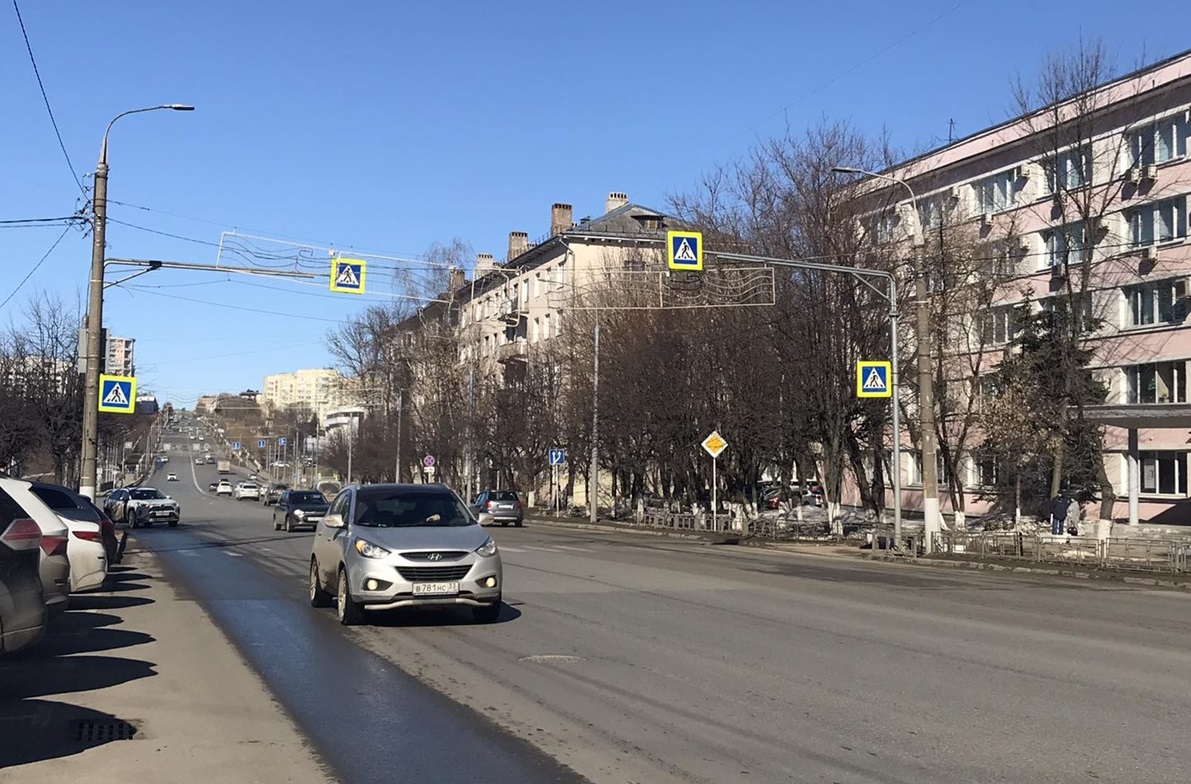 Новый светофор на Октябрьском проспекте во Владимире помог водителям, но не пешеходам Новый светофор на Октябрьском проспекте во Владимире помог водителям, но не пешеходам
