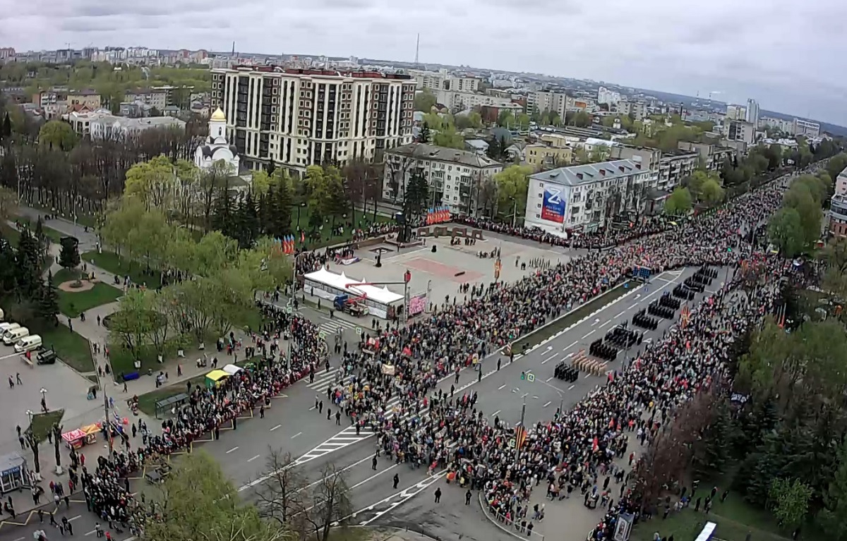 Во Владимире отметили День Победы парадом, но без военной техники