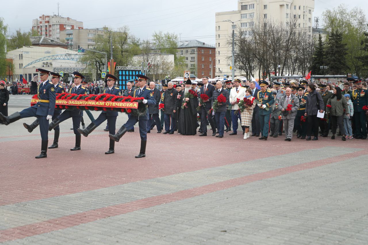 Во Владимире отметили День Победы парадом, но без военной техники