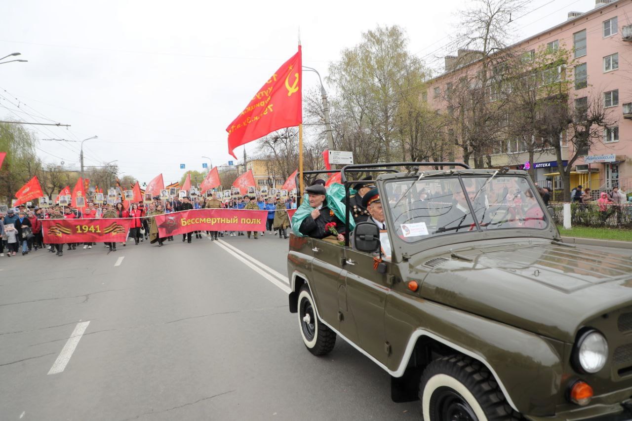 Во Владимире отметили День Победы парадом, но без военной техники