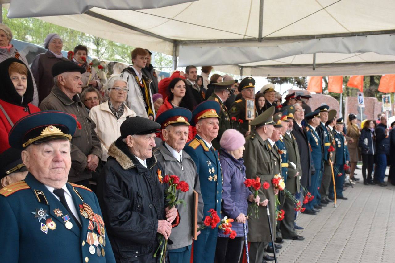 Во Владимире отметили День Победы парадом, но без военной техники