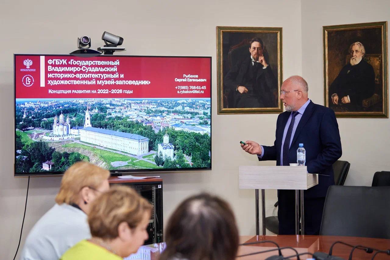 «Столкнулась с непреодолимым желанием предложить свои идеи». Гендиректор ВСМЗ Екатерина Проничева встретилась с коллективом