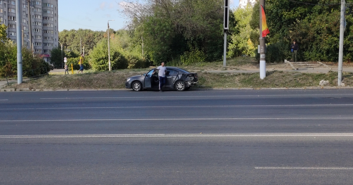 Во Владимире на улице Чайковского перевернулся автомобиль