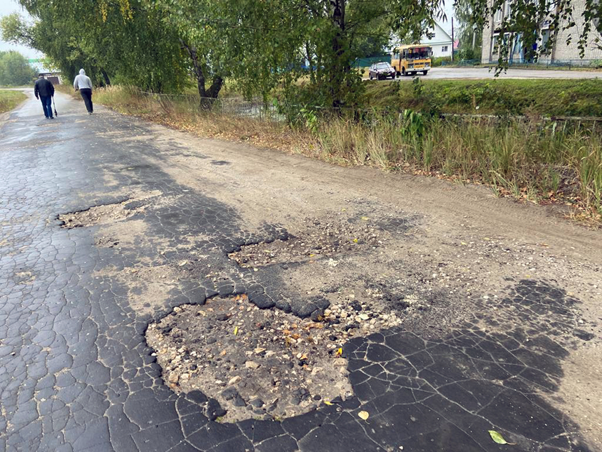 В Гусь-Хрустальном районе лишь наполовину отремонтировали дорогу за 5,5 миллиона рублей