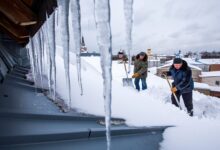 Авдеев назвал «угрожающей» ситуацию с расчисткой крыш от снега