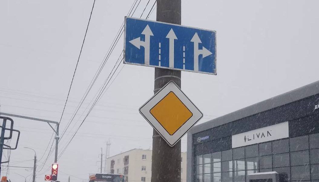 На Большой Нижегородской сменили разметку у дома 102Б